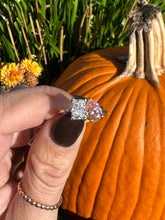 Load image into Gallery viewer, Toi-et-Moi Pink &amp; White Diamond Ring
